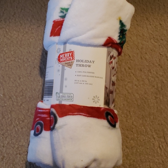 Merry Moments Holiday Throw - Picture 3 of 3
